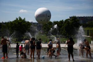 Χάος στην Ευρώπη! Ιστορικός καύσωνας «γονατίζει» σχολεία και συγκοινωνίες – Θερμόμετρο στους 44°C, νεκροί σε Ισπανία και Γαλλία