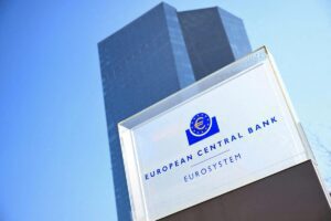Κραδασμοί στην Ευρωζώνη: Η ΕΚΤ προειδοποιεί για νέες πιέσεις στα εισοδήματα – Ποιος είναι ο ύπουλος κίνδυνος πίσω από τις τιμές των καυσίμων;