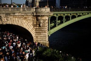 Ασυγκράτητο χάος στη Γαλλία: Το μεγαλύτερο φεστιβάλ μετατράπηκε σε σκηνικό τρόμου με βία, επιθέσεις και συλλήψεις!