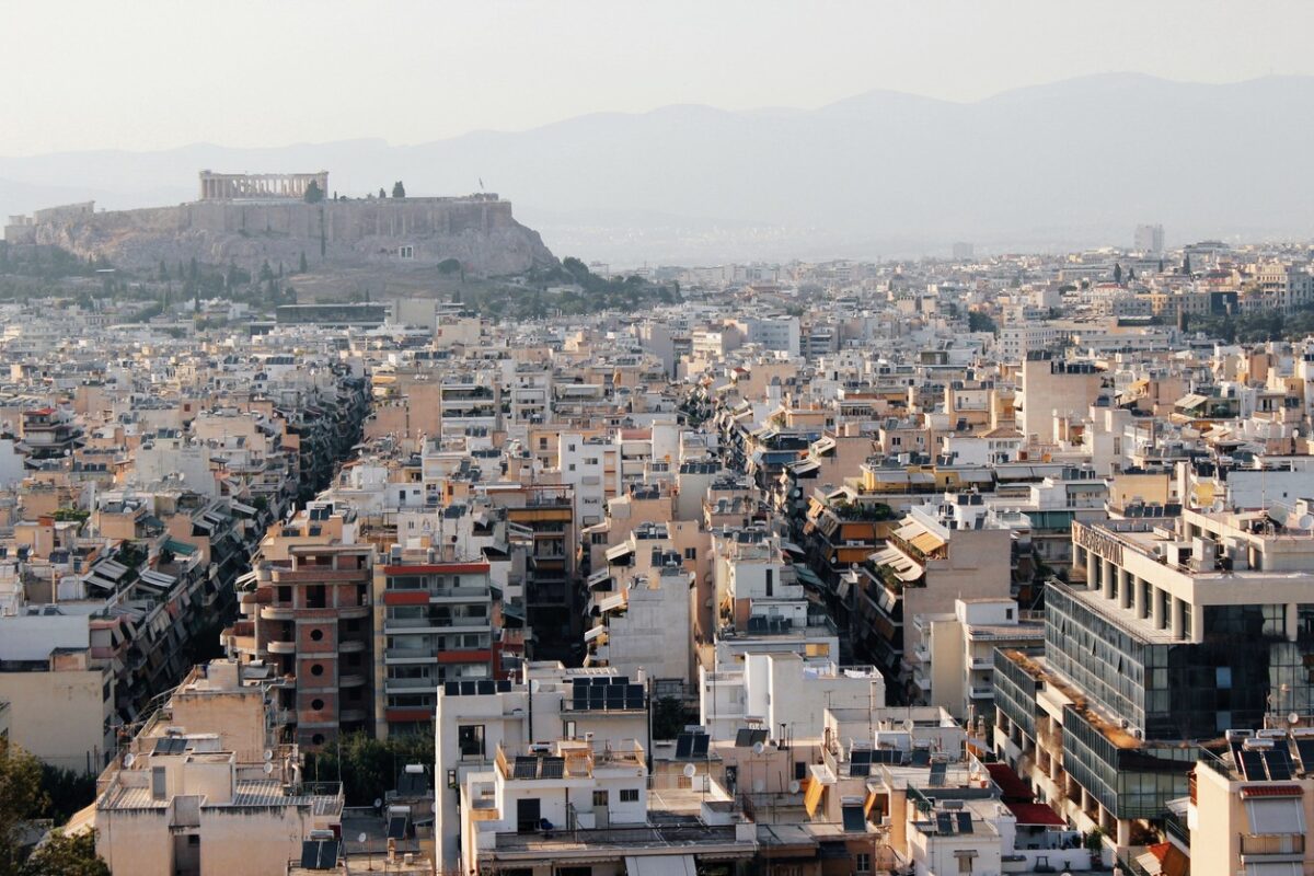Η αλήθεια που σοκάρει: Γιατί τα άδεια σπίτια στην Ελλάδα εκτοξεύουν τις τιμές έως 19% – Τα συγκλονιστικά ευρήματα της νέας έρευνας 1 Η αλήθεια που σοκάρει: Γιατί τα άδεια σπίτια στην Ελλάδα εκτοξεύουν τις τιμές έως 19% – Τα συγκλονιστικά ευρήματα της νέας έρευνας - NewsPoint.gr