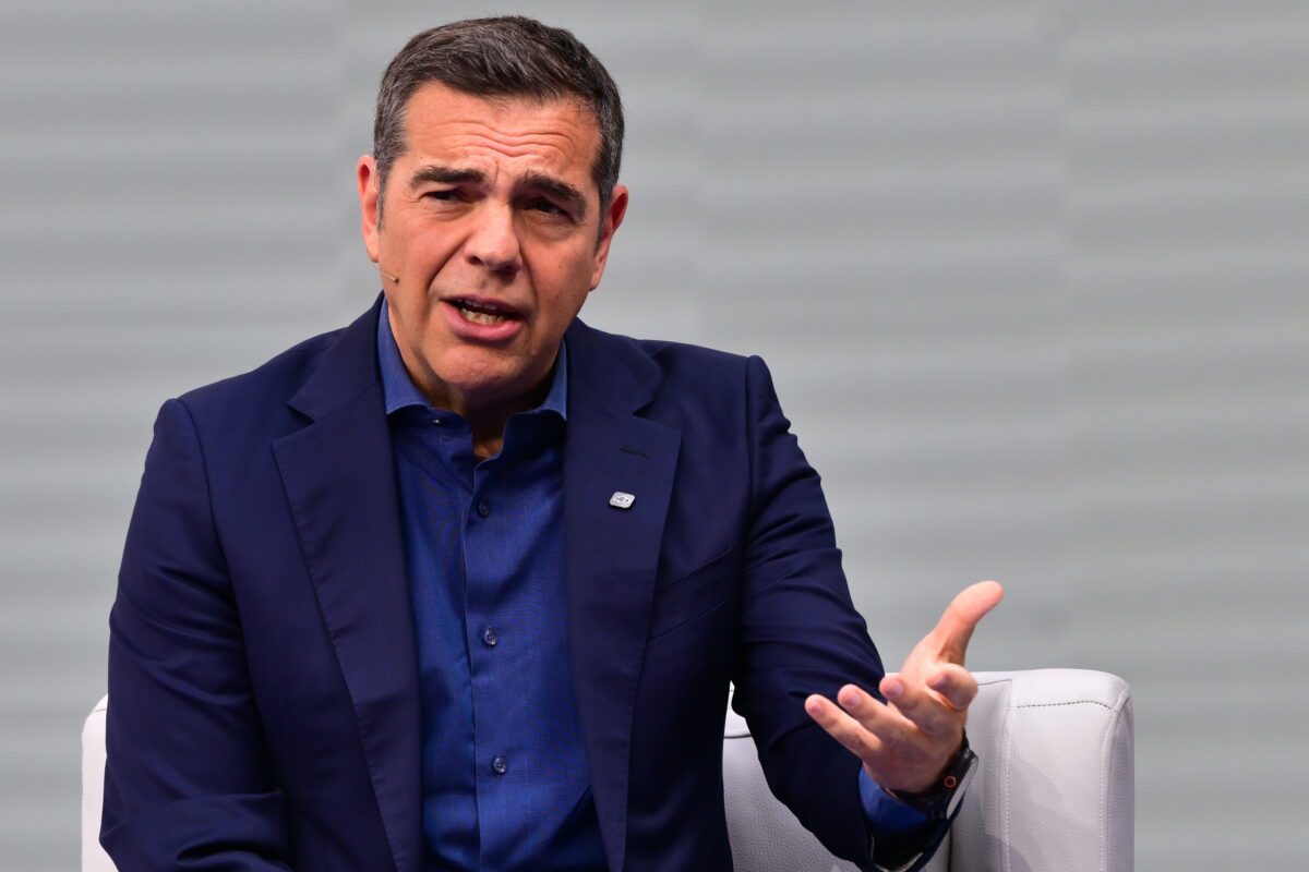 Η πολιτική ανατροπή που κανείς δεν περίμενε: Ο Τσίπρας, τα σκάφη, οι πισίνες και το νέο παρασκήνιο που ταράζει τα κόμματα! 1 Η πολιτική ανατροπή που κανείς δεν περίμενε: Ο Τσίπρας, τα σκάφη, οι πισίνες και το νέο παρασκήνιο που ταράζει τα κόμματα! - NewsPoint.gr