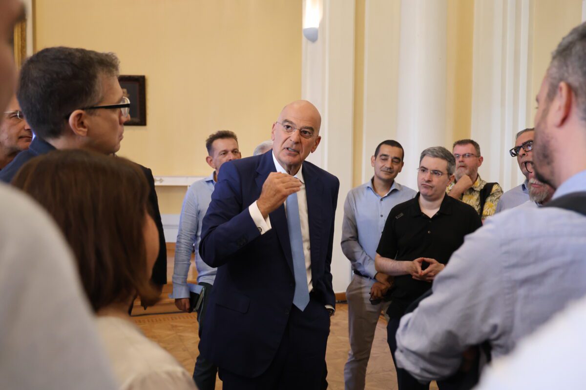 Η απόφαση που αλλάζει τα πάντα: Το ΚΥΣΕΑ ανοίγει νέα σελίδα με κολοσσιαία εξοπλιστικά και την «Ασπίδα του Αχιλλέα» – Τι θα φέρουν τα 4,3 δισ. ευρώ στις Ένοπλες Δυνάμεις 1 Η απόφαση που αλλάζει τα πάντα: Το ΚΥΣΕΑ ανοίγει νέα σελίδα με κολοσσιαία εξοπλιστικά και την «Ασπίδα του Αχιλλέα» – Τι θα φέρουν τα 4,3 δισ. ευρώ στις Ένοπλες Δυνάμεις - NewsPoint.gr