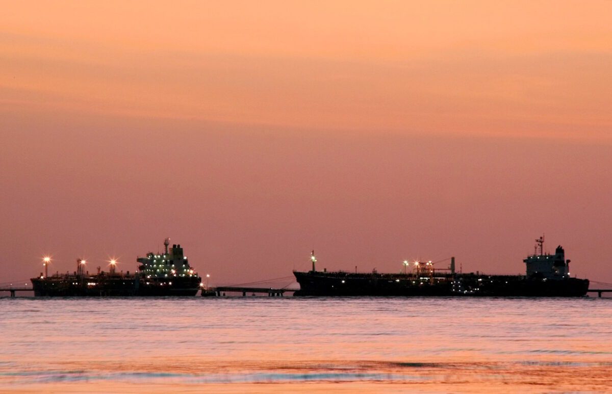 Η τιμή του πετρελαίου Brent «φλέγεται»: Γιατί όλοι ανησυχούν μετά τις επιθέσεις στη Μέση Ανατολή και το ράλι άνω των 100 δολαρίων! - NewsPoint.gr