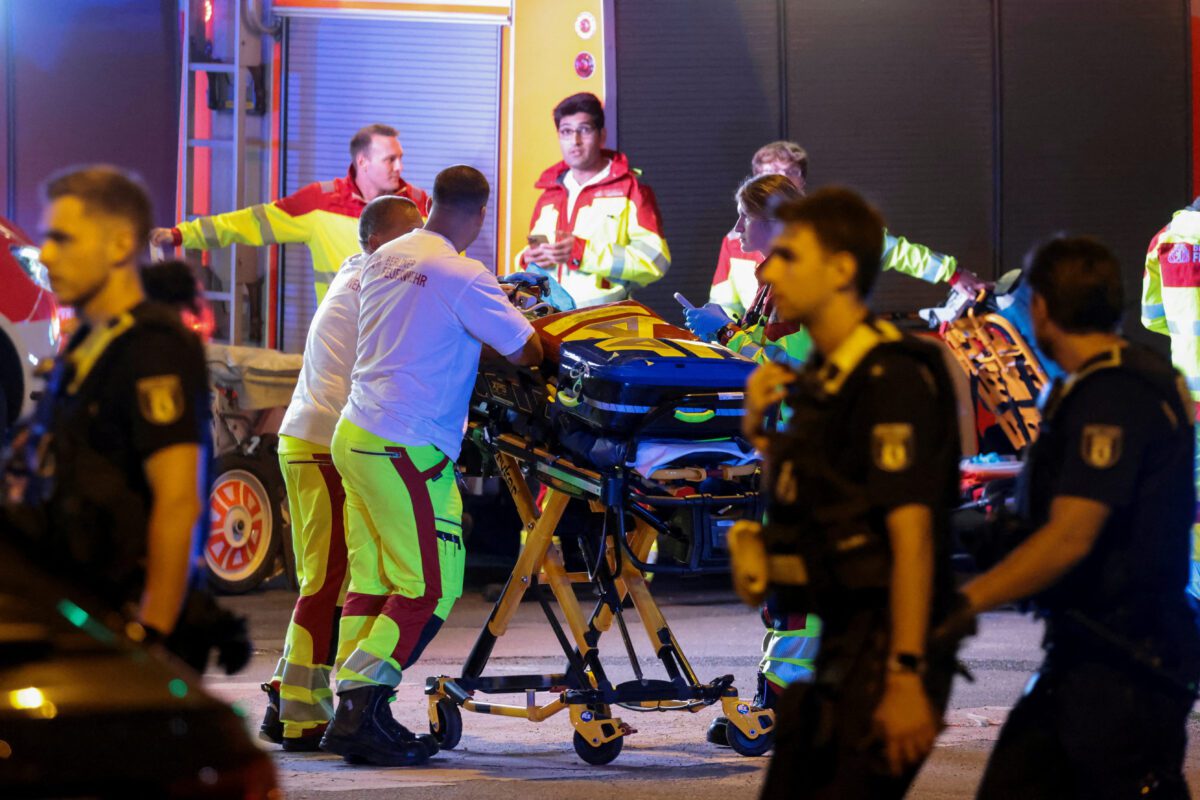 Η τραγωδία που πάγωσε το Βερολίνο: Ισλαμιστής «χτύπησε» με βαν στην παρέλαση Pride – Νεκρή μία γυναίκα, 16 τραυματίες! - NewsPoint.gr