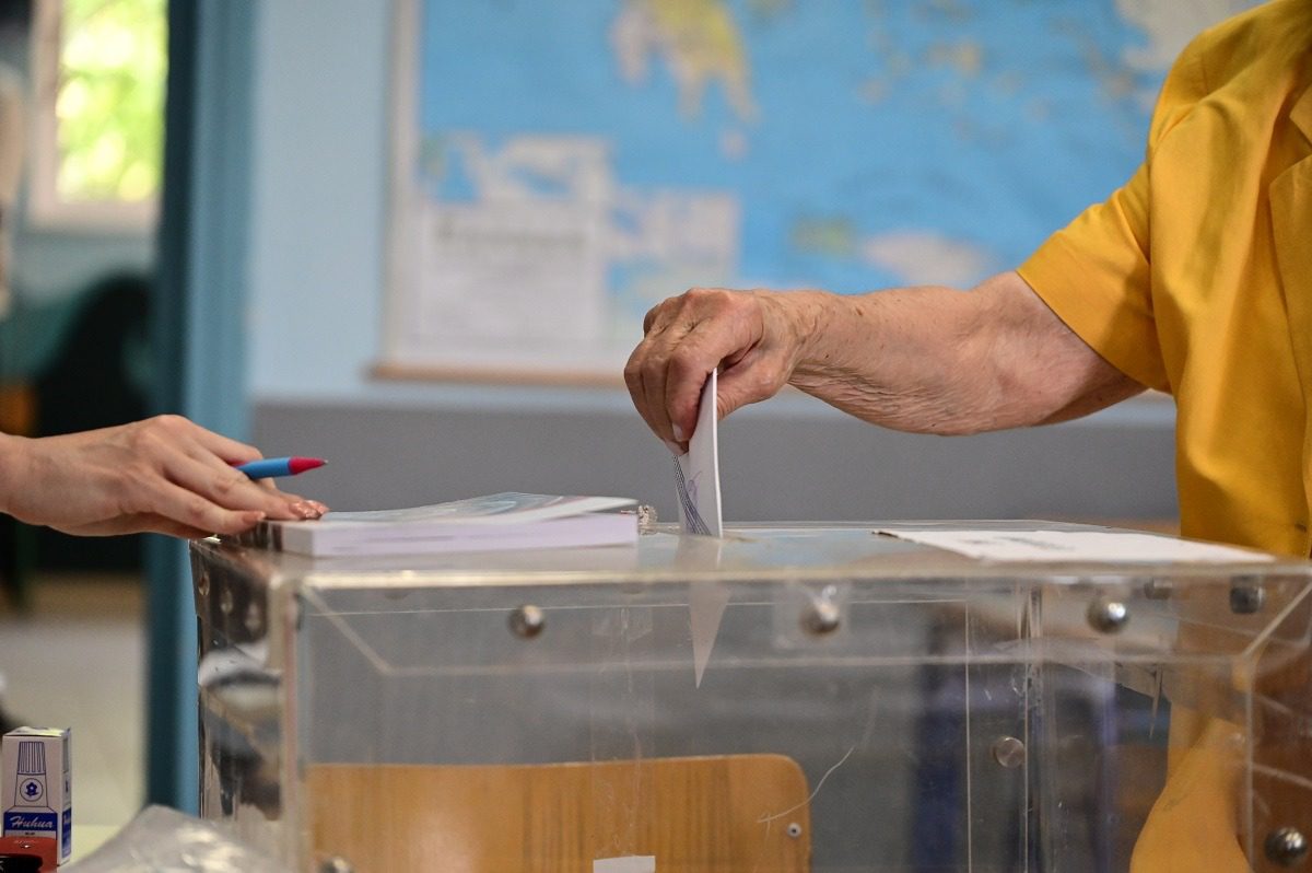 Ανατροπή στη νέα δημοσκόπηση: Η ΝΔ απογειώνεται στις 14 μονάδες, κατακρημνίζεται το κόμμα της Καρυστιανού – Δείτε τα συγκλονιστικά ποσοστά! 1 Ανατροπή στη νέα δημοσκόπηση: Η ΝΔ απογειώνεται στις 14 μονάδες, κατακρημνίζεται το κόμμα της Καρυστιανού – Δείτε τα συγκλονιστικά ποσοστά! - NewsPoint.gr