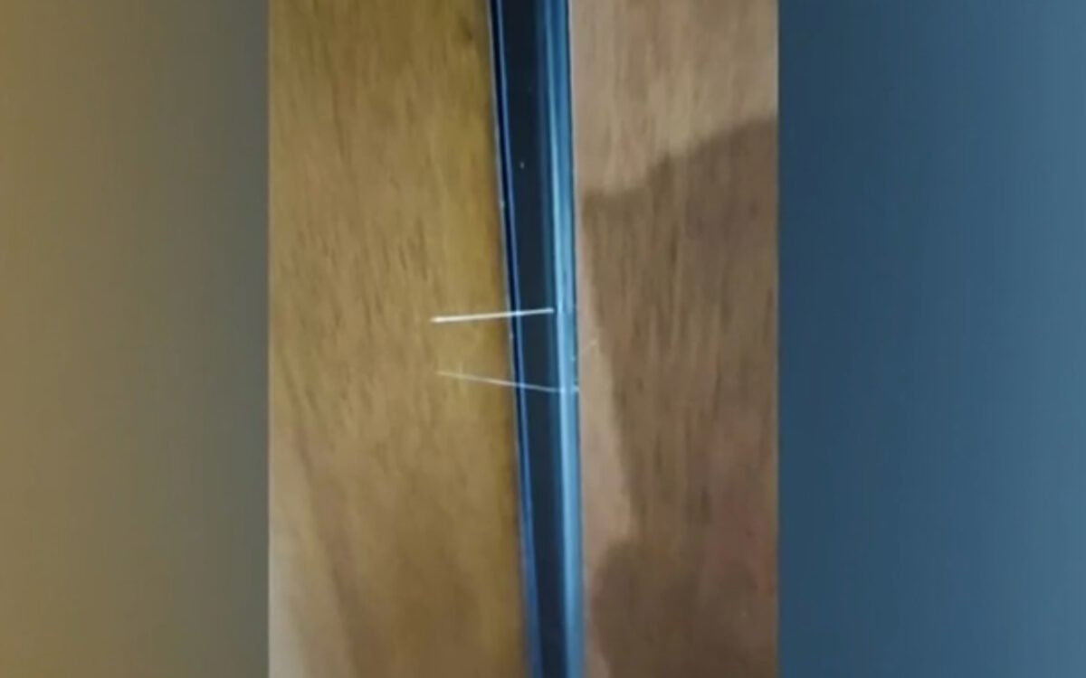 Απίστευτο τέχνασμα των διαρρηκτών με σιλικόνη – Δείτε πώς αναγνωρίζουν τα άδεια σπίτια και χτυπούν ανενόχλητοι 1 Απίστευτο τέχνασμα των διαρρηκτών με σιλικόνη – Δείτε πώς αναγνωρίζουν τα άδεια σπίτια και χτυπούν ανενόχλητοι - NewsPoint.gr