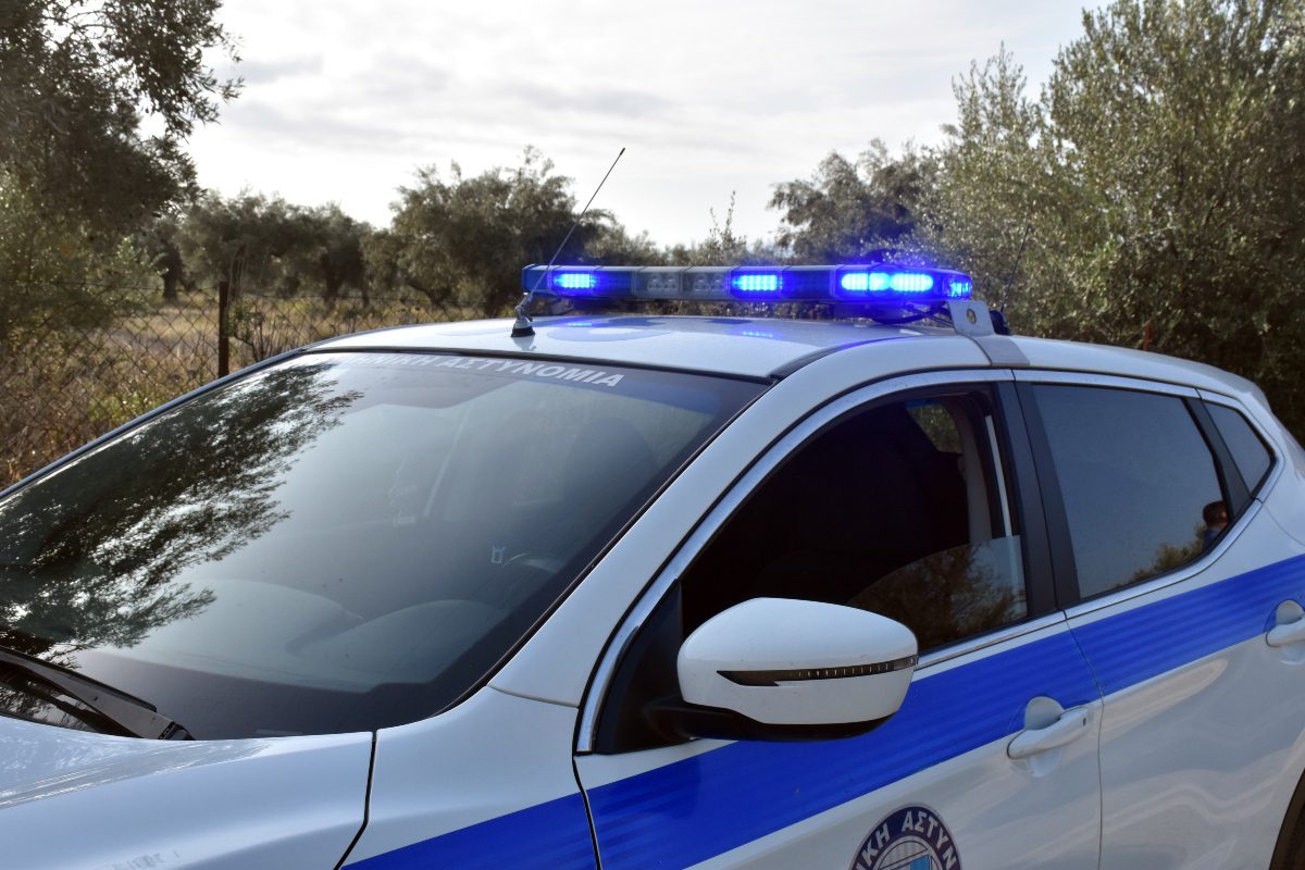 Σοκ στα Μέγαρα: 29χρονος συνελήφθη να τρέχει με 208 χλμ/ώρα στην εθνική – Η απίστευτη καταδίωξη που άφησε τους πάντες άφωνους! - NewsPoint.gr