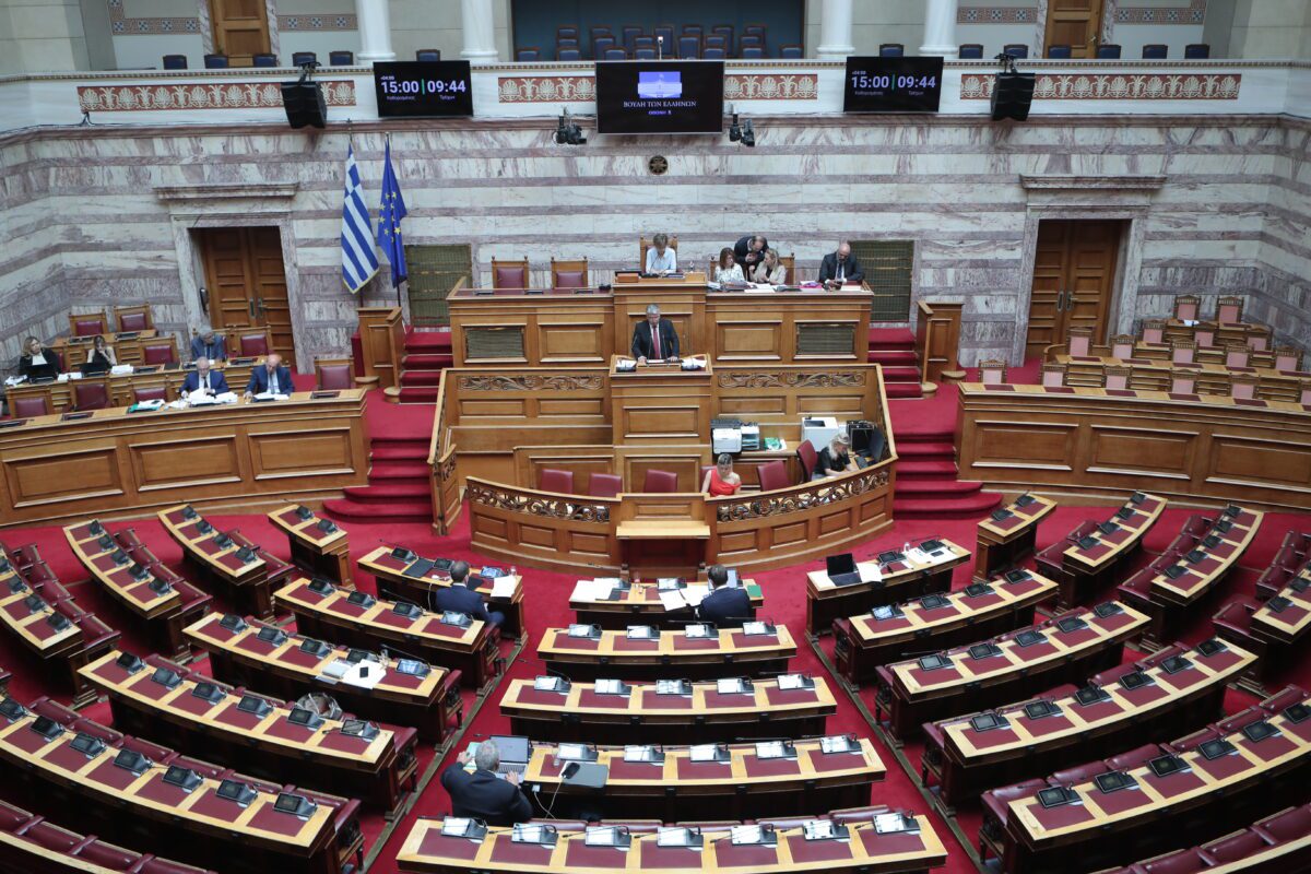 Ανατροπή στην Ολομέλεια: Η πρώτη μεγάλη μάχη για τη Συνταγματική Αναθεώρηση και τα 33 άρθρα που αλλάζουν τα πάντα! 1 Ανατροπή στην Ολομέλεια: Η πρώτη μεγάλη μάχη για τη Συνταγματική Αναθεώρηση και τα 33 άρθρα που αλλάζουν τα πάντα! - NewsPoint.gr