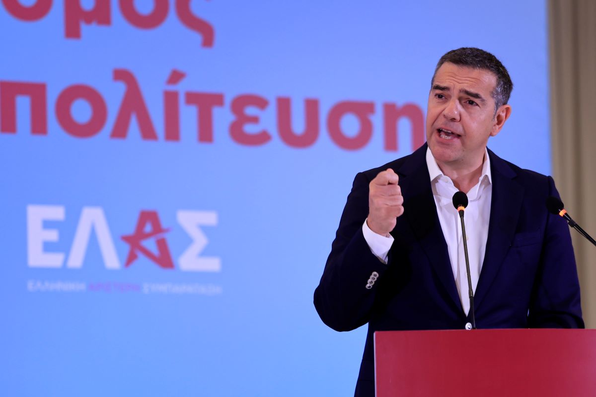 Η δήλωση που τάραξε το πολιτικό σκηνικό: Γιατί ο Τσίπρας κατηγορεί την κυβέρνηση για «λευκή επιταγή» προς Τραμπ και ΗΠΑ; 1 Η δήλωση που τάραξε το πολιτικό σκηνικό: Γιατί ο Τσίπρας κατηγορεί την κυβέρνηση για «λευκή επιταγή» προς Τραμπ και ΗΠΑ; - NewsPoint.gr