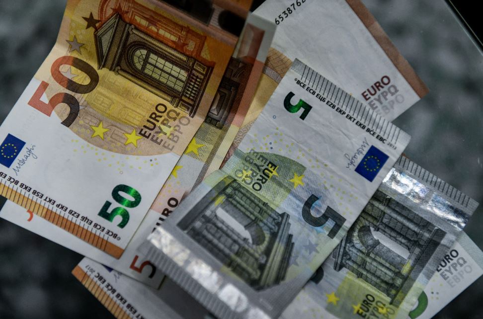 Απροσδόκητο οικονομικό «μπόνους» για 81.000 Έλληνες: Ποιοι θα δουν επιτέλους χρήματα στους λογαριασμούς τους από e-ΕΦΚΑ και ΔΥΠΑ; - NewsPoint.gr