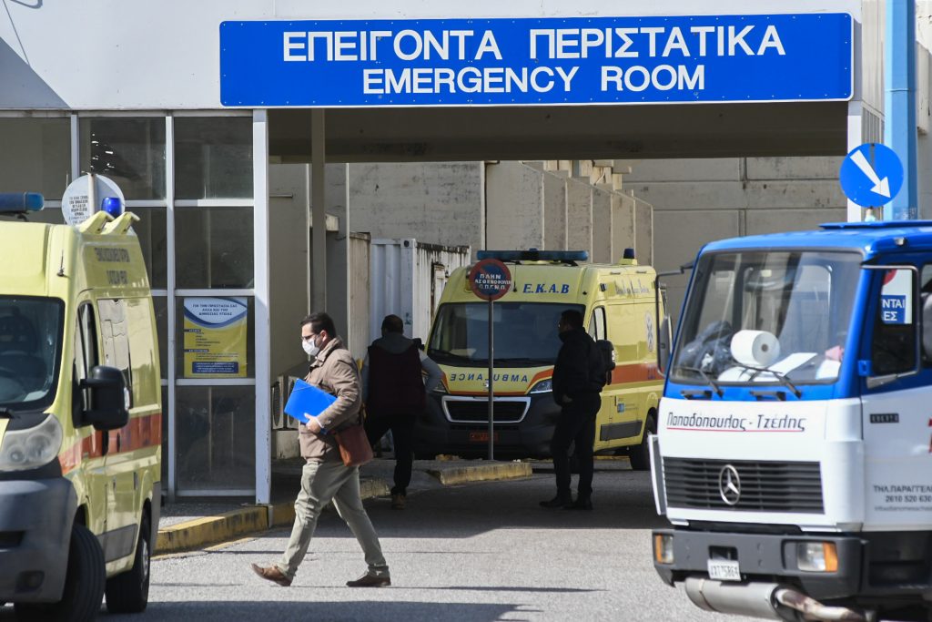 Σοκ στην Πάτρα: Φοιτητής δαγκώθηκε από φίδι στον κάδο και όλη η πόλη πάγωσε! 1 Σοκ στην Πάτρα: Φοιτητής δαγκώθηκε από φίδι στον κάδο και όλη η πόλη πάγωσε! - NewsPoint.gr