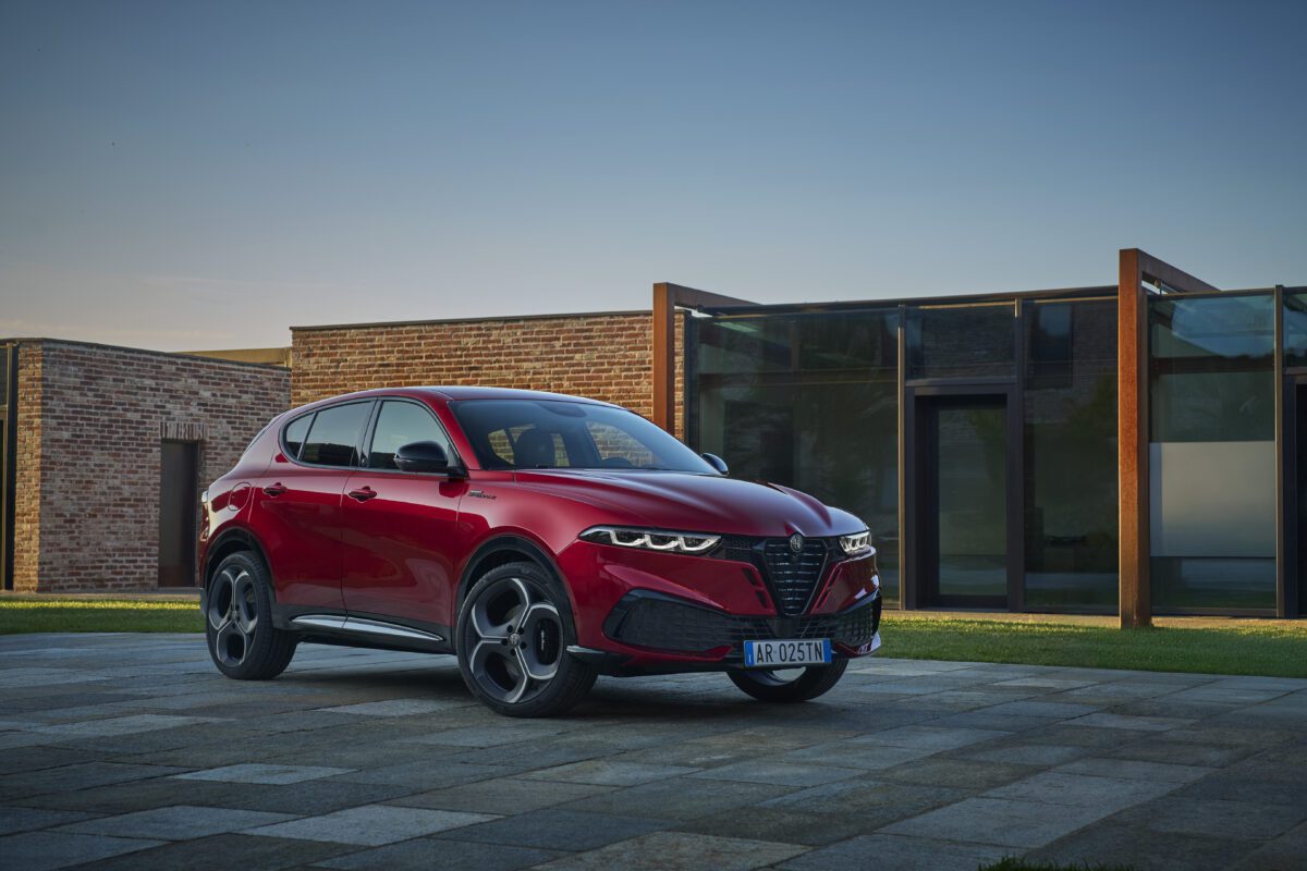 Η νέα Alfa Romeo Tonale σπάει ταμεία: Αναβαθμίσεις που θα σας αφήσουν άφωνους – ξεκινά από 36.190 ευρώ! - NewsPoint.gr