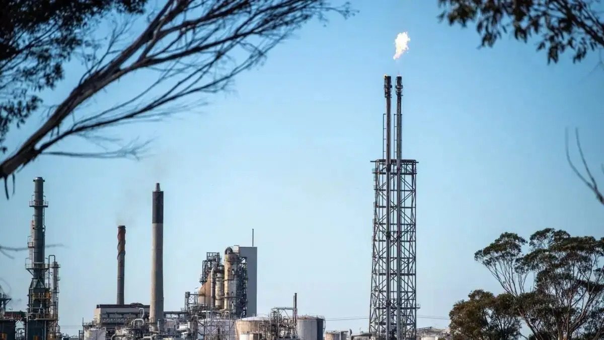 Η ξαφνική ένταση ΗΠΑ-Ιράν εκτοξεύει το πετρέλαιο: Οι απρόβλεπτες εξελίξεις που αλλάζουν τα πάντα στην αγορά 1 Η ξαφνική ένταση ΗΠΑ-Ιράν εκτοξεύει το πετρέλαιο: Οι απρόβλεπτες εξελίξεις που αλλάζουν τα πάντα στην αγορά - NewsPoint.gr