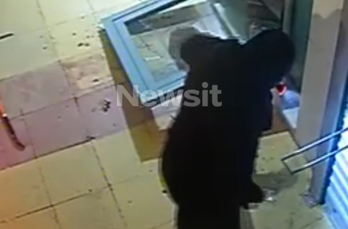 Σοκ στην ΕΛ.ΑΣ.: Βίντεο αποκαλύπτουν τη συμμορία που ανατίναζε ΑΤΜ και άρπαζε αυτοκίνητα – Ο εγκέφαλος συνελήφθη! 1 Σοκ στην ΕΛ.ΑΣ.: Βίντεο αποκαλύπτουν τη συμμορία που ανατίναζε ΑΤΜ και άρπαζε αυτοκίνητα – Ο εγκέφαλος συνελήφθη! - NewsPoint.gr