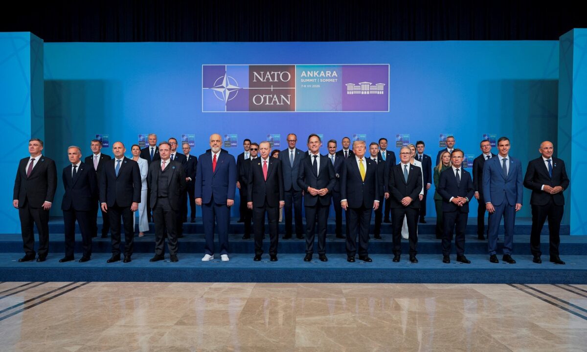 Η πρωτοφανής χειρονομία του Ερντογάν στη Σύνοδο του ΝΑΤΟ που άφησε άφωνους τους ηγέτες – Το περίστροφο που δεν επέστρεψε ποτέ στο Λονδίνο 1 Η πρωτοφανής χειρονομία του Ερντογάν στη Σύνοδο του ΝΑΤΟ που άφησε άφωνους τους ηγέτες – Το περίστροφο που δεν επέστρεψε ποτέ στο Λονδίνο - NewsPoint.gr