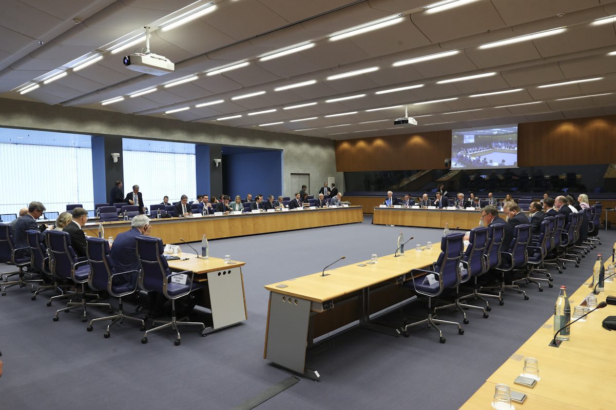 Η μεγάλη δοκιμασία του 2027: Ποια είναι τα όρια σε παροχές και δαπάνες που αποφασίζει το Eurogroup – Όλο το παρασκήνιο για την Ελλάδα - NewsPoint.gr