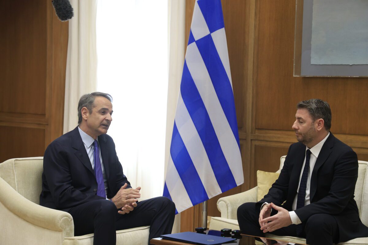 Η πολιτική σκηνή σε αναταραχή: Το παρασκήνιο που ανατρέπει τα δεδομένα σε ΣΥΡΙΖΑ, 13η Σύνταξη και κύμα επιθέσεων με γκαζάκια! 1 Η πολιτική σκηνή σε αναταραχή: Το παρασκήνιο που ανατρέπει τα δεδομένα σε ΣΥΡΙΖΑ, 13η Σύνταξη και κύμα επιθέσεων με γκαζάκια! - NewsPoint.gr