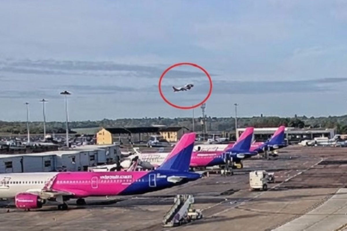 Απίστευτο θρίλερ: Βρετανικό Boeing για Αθήνα απογειώθηκε κυριολεκτικά την τελευταία στιγμή – Λεπτά που κόβουν την ανάσα 1 Απίστευτο θρίλερ: Βρετανικό Boeing για Αθήνα απογειώθηκε κυριολεκτικά την τελευταία στιγμή – Λεπτά που κόβουν την ανάσα - NewsPoint.gr