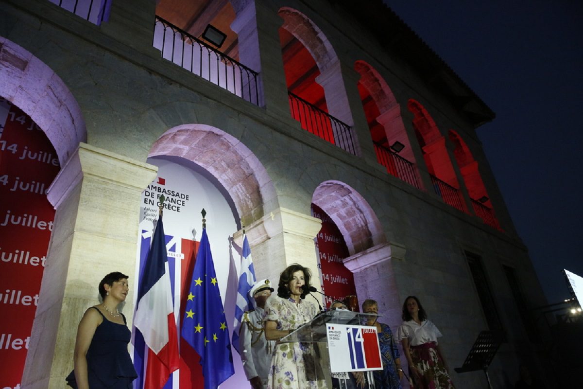 Απίστευτη συγκίνηση στην εκδήλωση της Γαλλικής πρεσβείας – Όλα όσα έγιναν στη γιορτή της Βαστίλης με Κικίλια και Γκιλφόιλ 1 Απίστευτη συγκίνηση στην εκδήλωση της Γαλλικής πρεσβείας – Όλα όσα έγιναν στη γιορτή της Βαστίλης με Κικίλια και Γκιλφόιλ - NewsPoint.gr