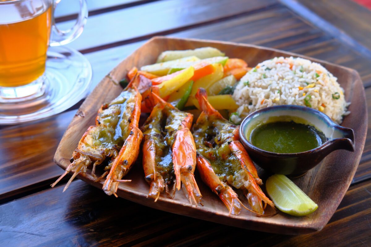 Απίθανες γαρίδες στη σχάρα με σάλτσα chimichurri – Αυτή η συνταγή θα σας αλλάξει το καλοκαίρι! 1 Απίθανες γαρίδες στη σχάρα με σάλτσα chimichurri – Αυτή η συνταγή θα σας αλλάξει το καλοκαίρι! - NewsPoint.gr