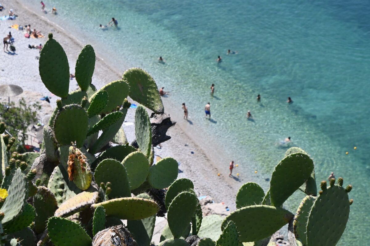 Καύσωνας και δυνατοί άνεμοι σαρώνουν τη χώρα – Δείτε σε ποιες περιοχές θα «χτυπήσει» η ζέστη σήμερα! - NewsPoint.gr