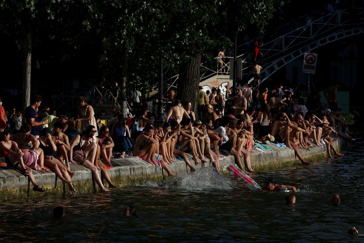 Σοκ στη Γαλλία: Η τρομακτική αύξηση θανάτων ηλικιωμένων λόγω καύσωνα ξεπερνά κάθε προηγούμενο 1 Σοκ στη Γαλλία: Η τρομακτική αύξηση θανάτων ηλικιωμένων λόγω καύσωνα ξεπερνά κάθε προηγούμενο - NewsPoint.gr