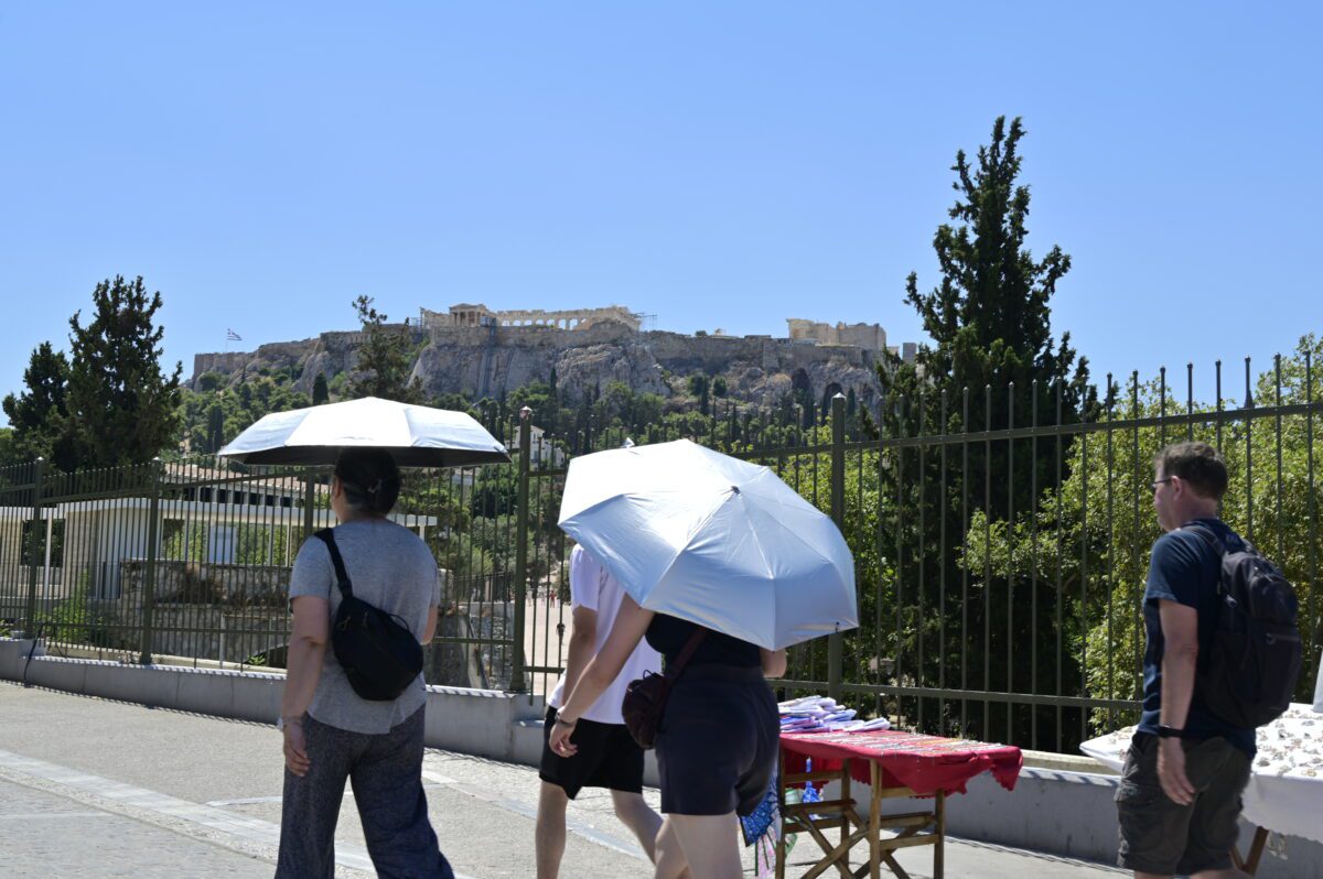 Συναγερμός στην Ελλάδα: Καύσωνας-μαμούθ σαρώνει τη χώρα – Θερμοκρασίες-ρεκόρ μέχρι και 43°C, πότε «καίγεται» η Αττική; 1 Συναγερμός στην Ελλάδα: Καύσωνας-μαμούθ σαρώνει τη χώρα – Θερμοκρασίες-ρεκόρ μέχρι και 43°C, πότε «καίγεται» η Αττική; - NewsPoint.gr