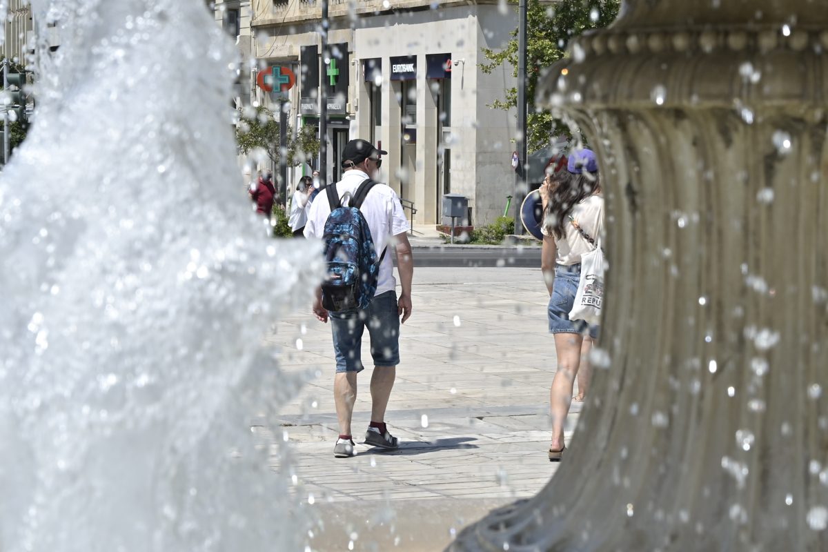 Απίστευτο κύμα καύσωνα: Εκτοξεύεται στους 40°C η θερμοκρασία – Εξάστερες ριπές ανέμων στο Αιγαίο σοκάρουν! 1 Απίστευτο κύμα καύσωνα: Εκτοξεύεται στους 40°C η θερμοκρασία – Εξάστερες ριπές ανέμων στο Αιγαίο σοκάρουν! - NewsPoint.gr