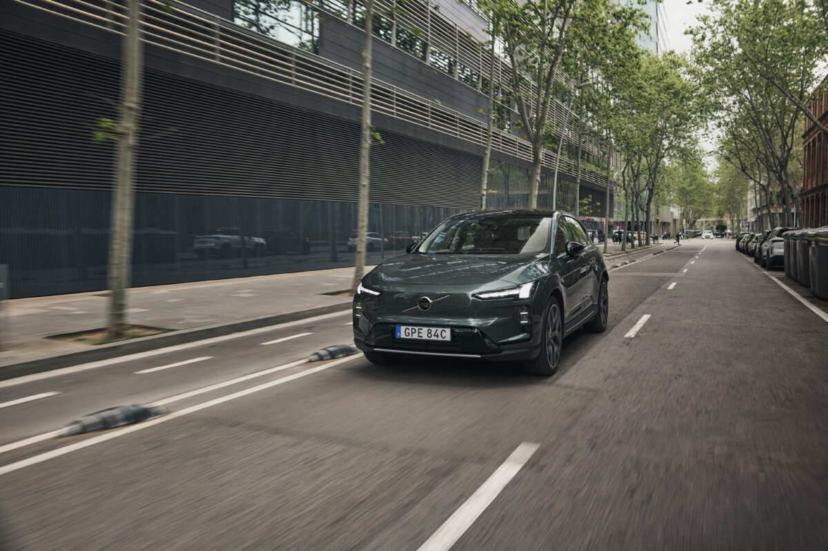 Η Volvo φέρνει επανάσταση: Η συγκλονιστική άφιξη του νέου EX60 ηλεκτρικού που αλλάζει τα δεδομένα! 1 Η Volvo φέρνει επανάσταση: Η συγκλονιστική άφιξη του νέου EX60 ηλεκτρικού που αλλάζει τα δεδομένα! - NewsPoint.gr