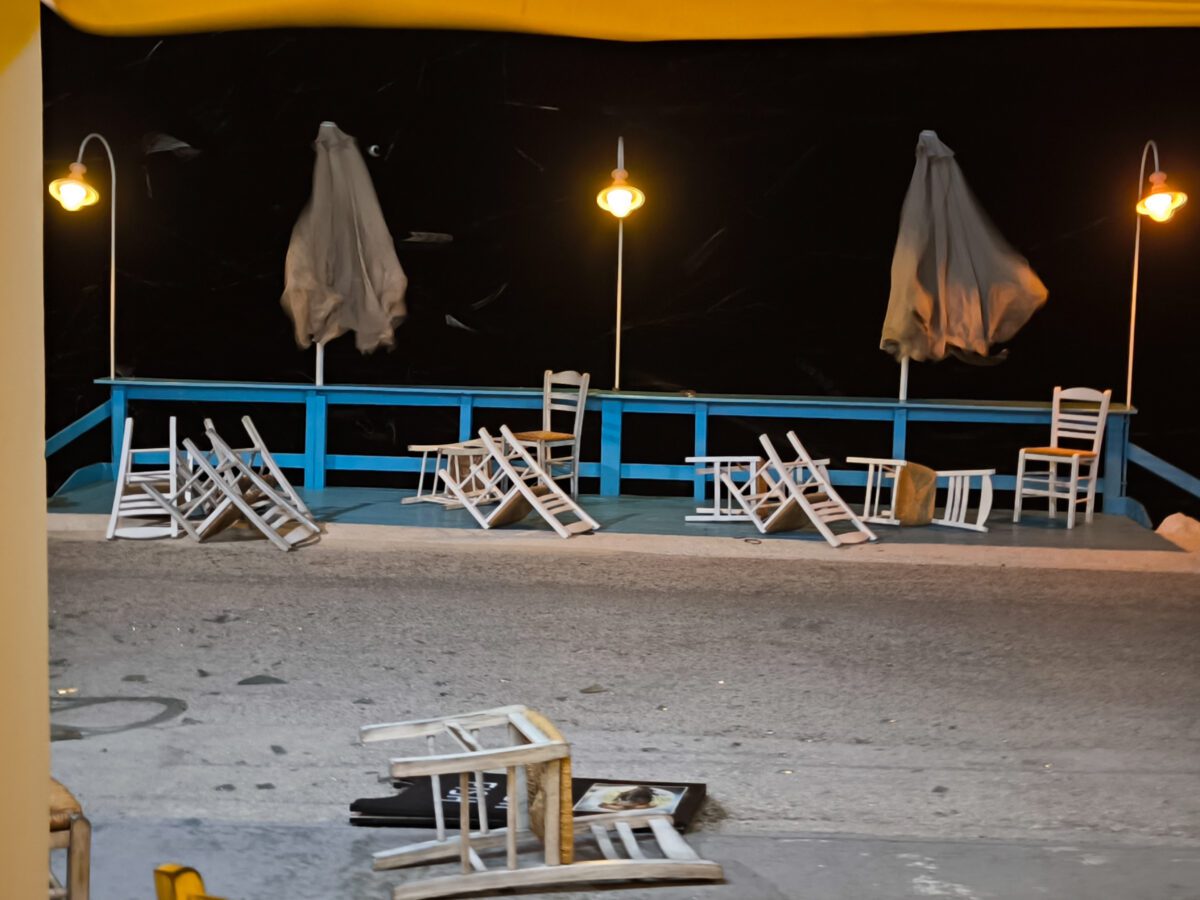 Απίστευτο χάος στην Κέρκυρα: Θύελλα με ανέμους-σοκ ξερίζωσε δέντρα και βύθισε το νησί στο σκοτάδι! 1 Απίστευτο χάος στην Κέρκυρα: Θύελλα με ανέμους-σοκ ξερίζωσε δέντρα και βύθισε το νησί στο σκοτάδι! - NewsPoint.gr